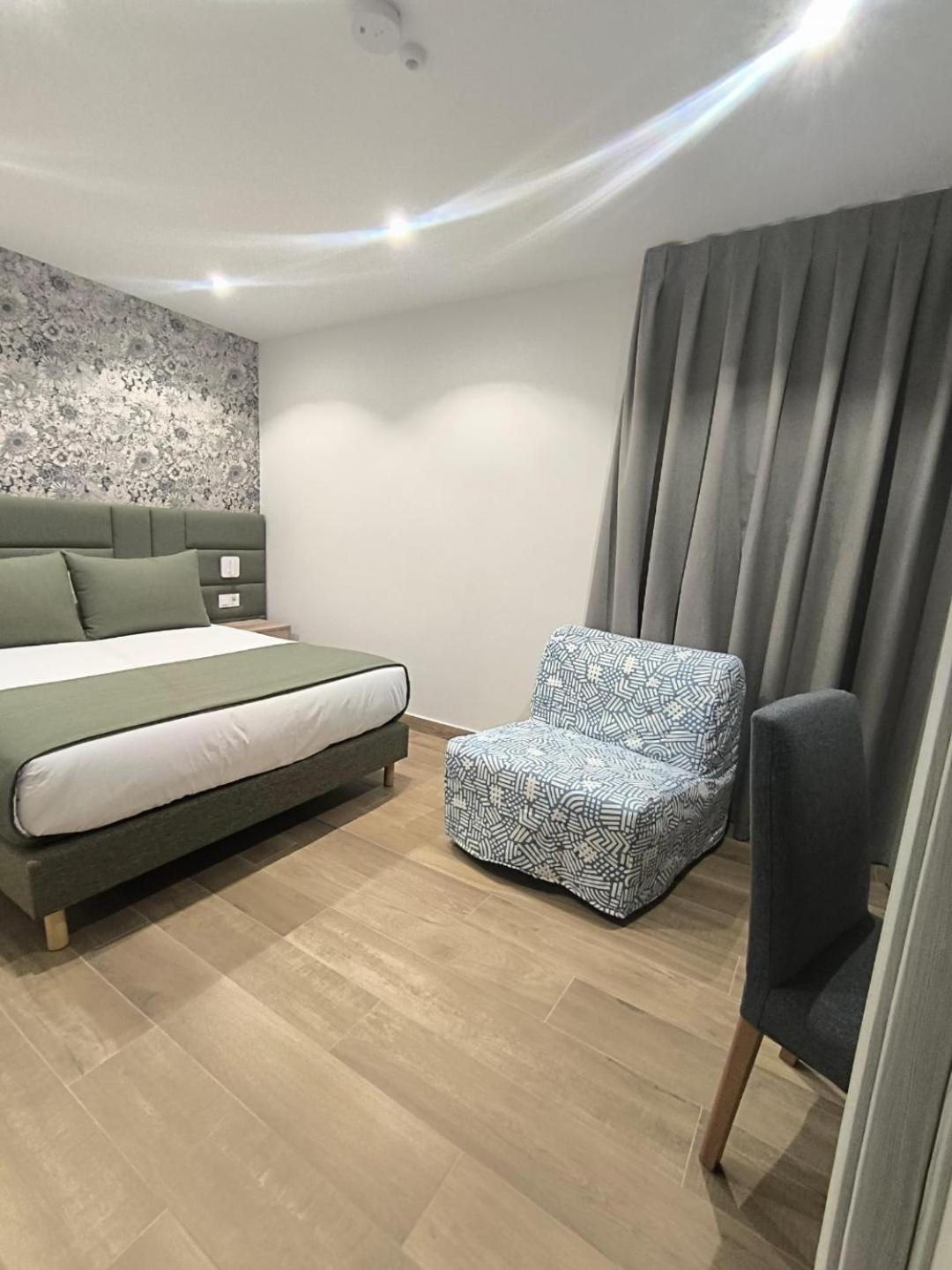 Hostal San Blas Мадрид Екстериор снимка