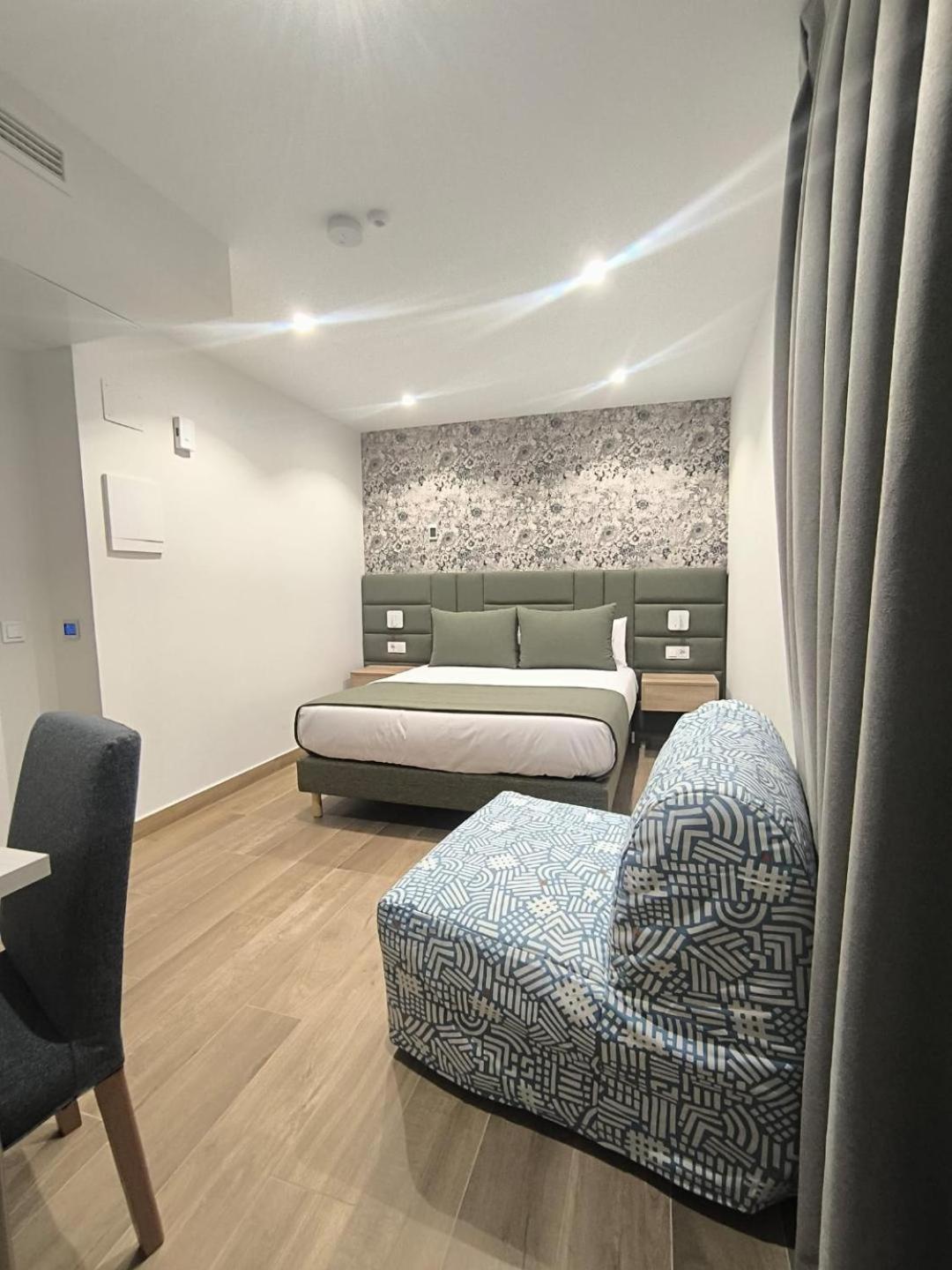 Hostal San Blas Мадрид Екстериор снимка