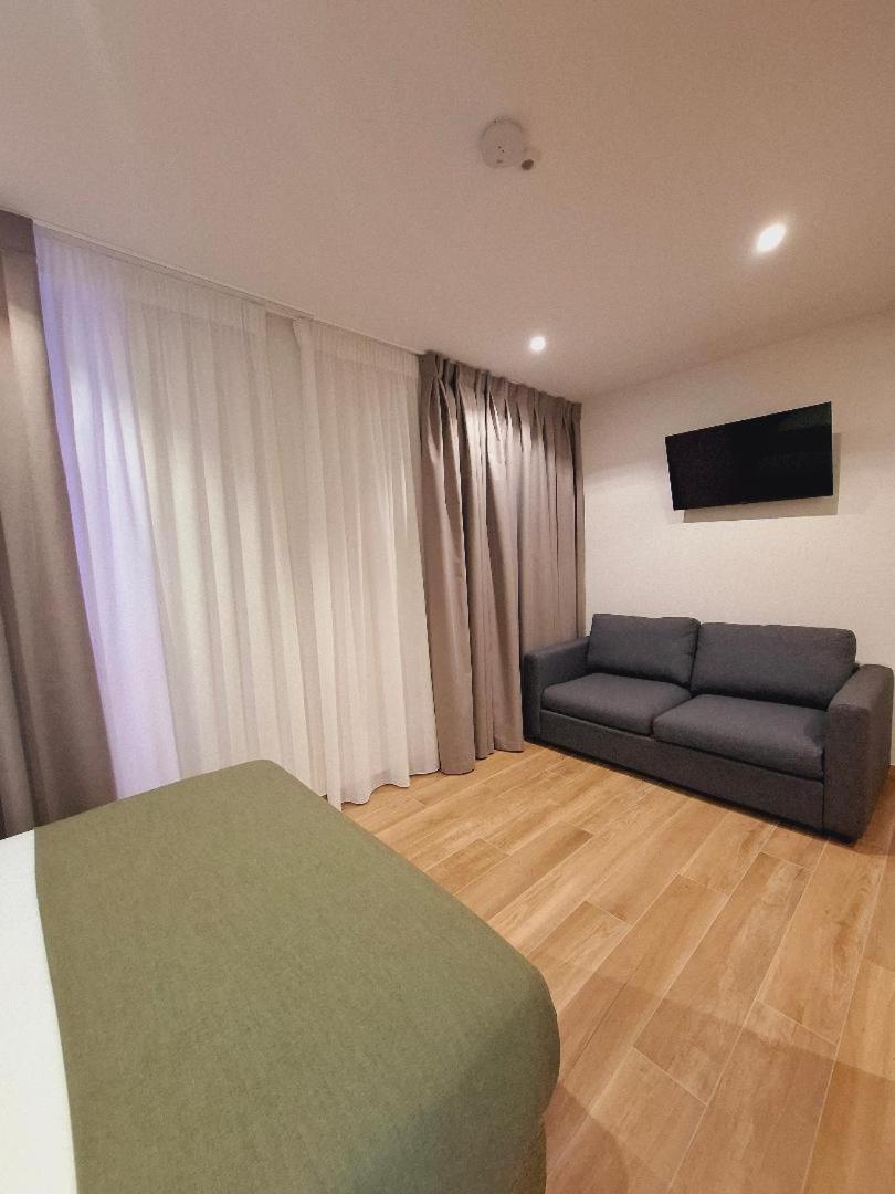 Hostal San Blas Мадрид Екстериор снимка