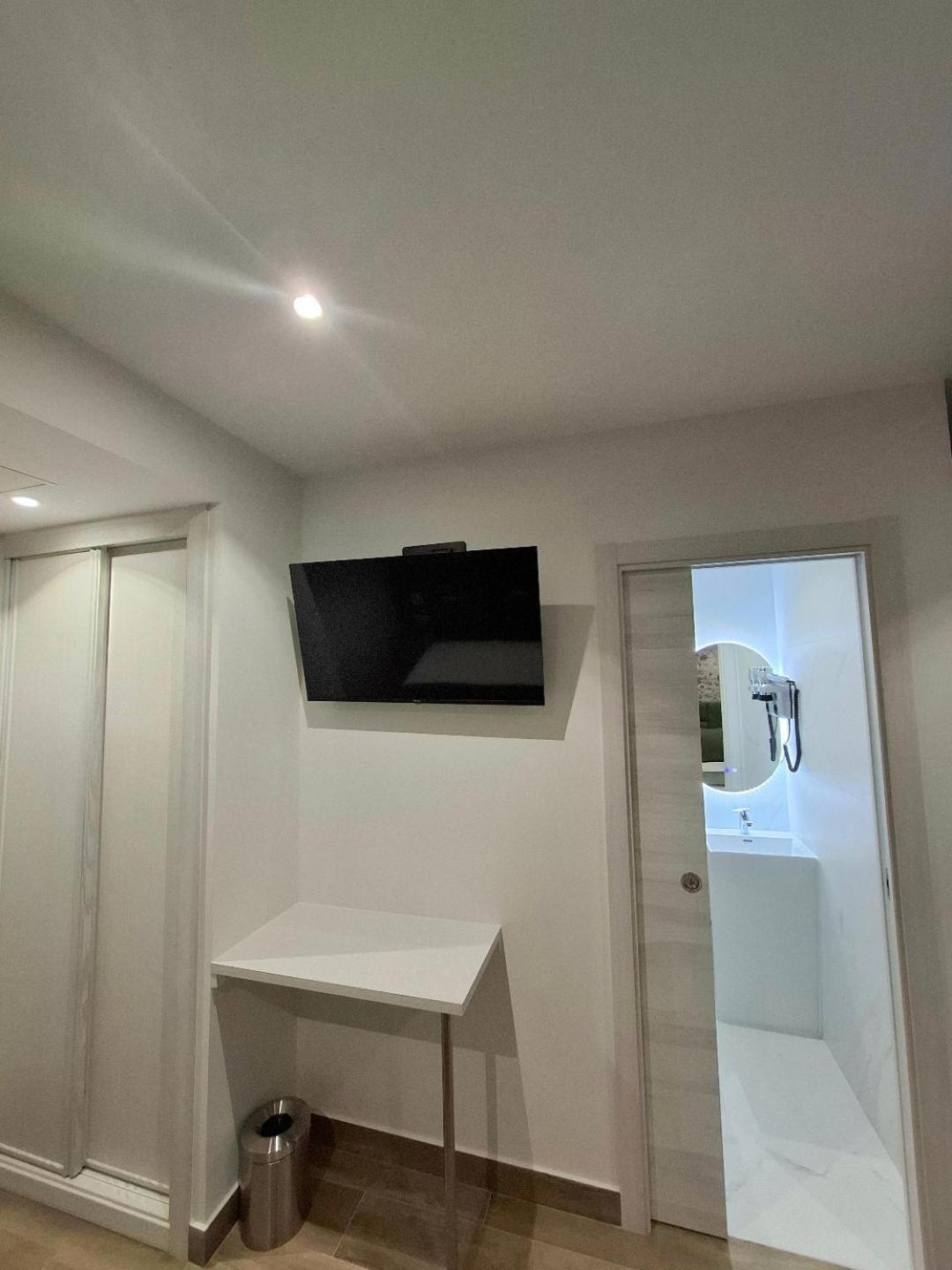 Hostal San Blas Мадрид Екстериор снимка