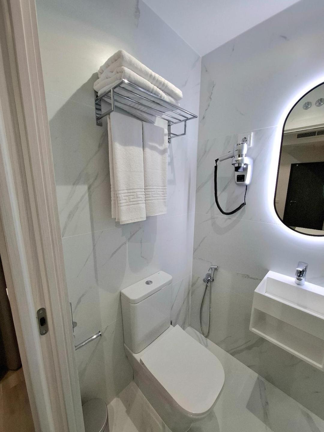 Hostal San Blas Мадрид Екстериор снимка