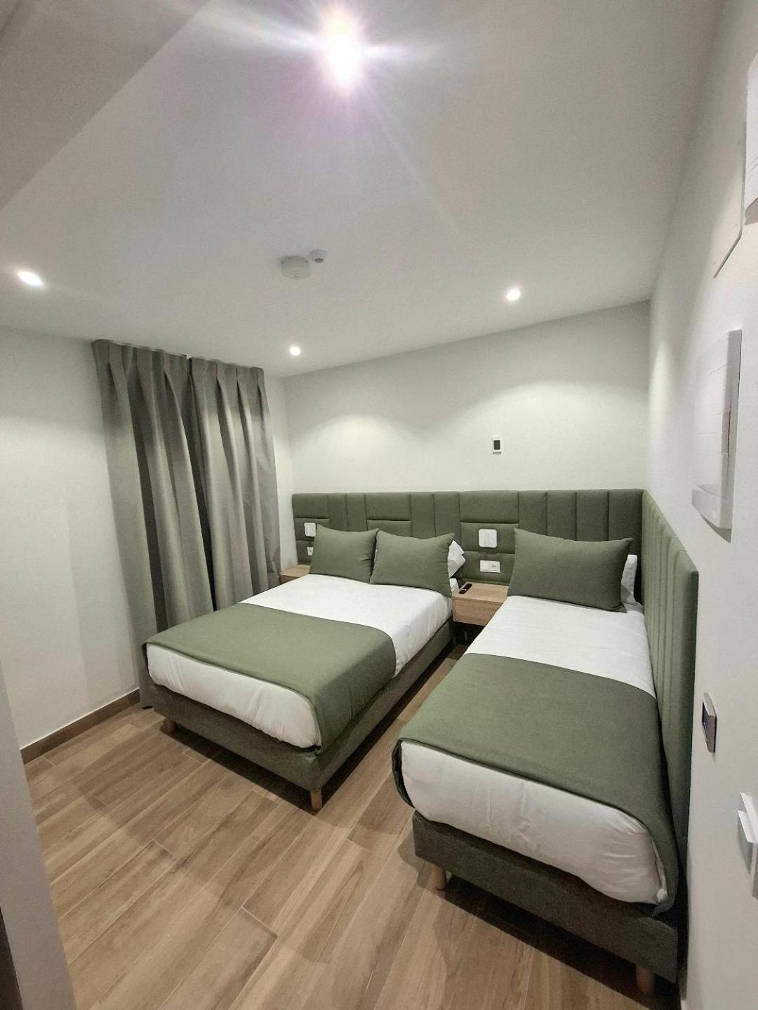Hostal San Blas Мадрид Екстериор снимка