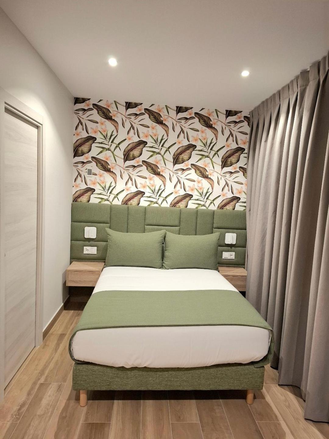Hostal San Blas Мадрид Екстериор снимка