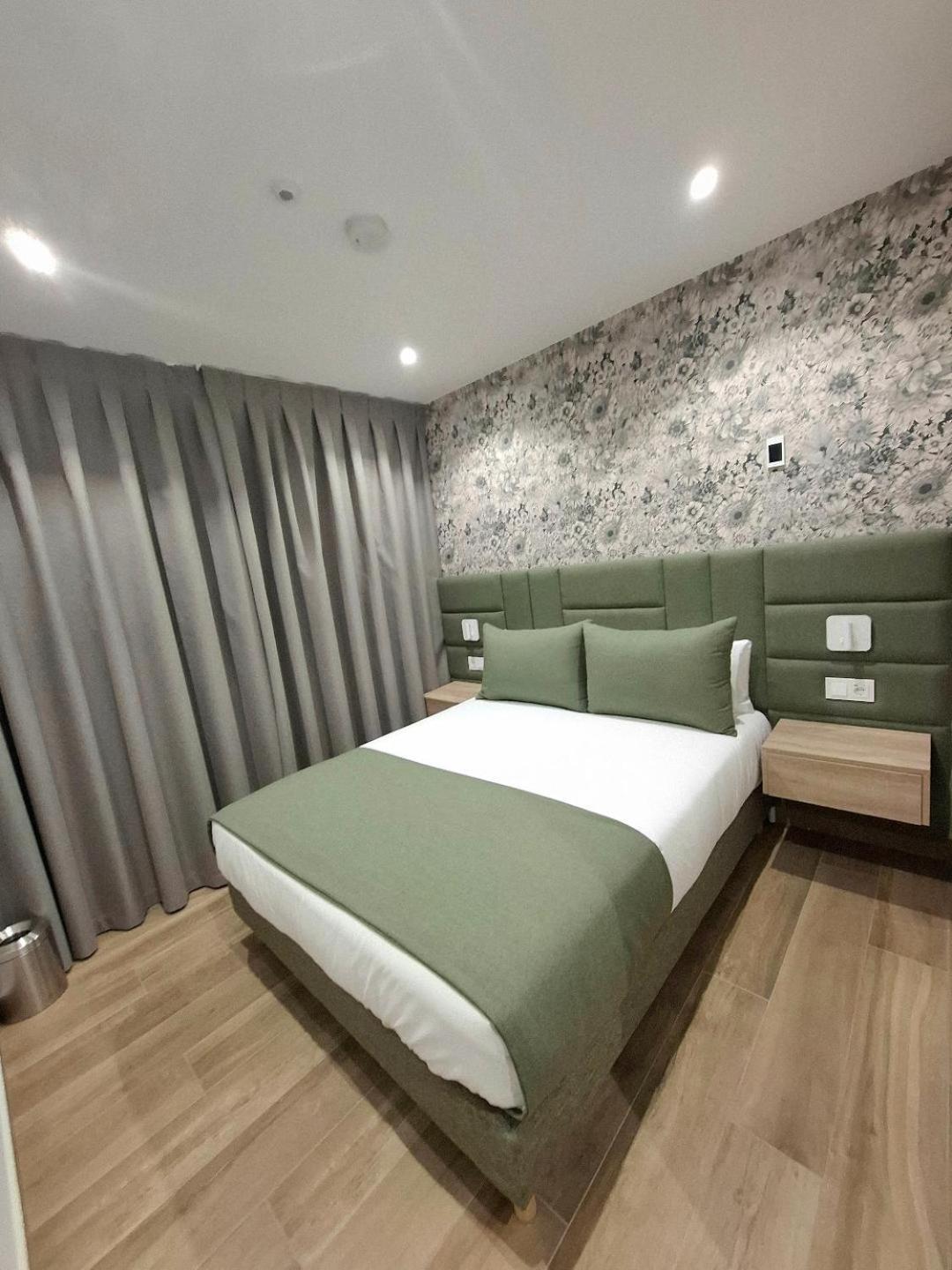 Hostal San Blas Мадрид Екстериор снимка
