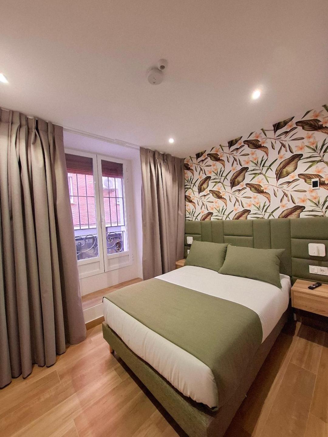 Hostal San Blas Мадрид Екстериор снимка