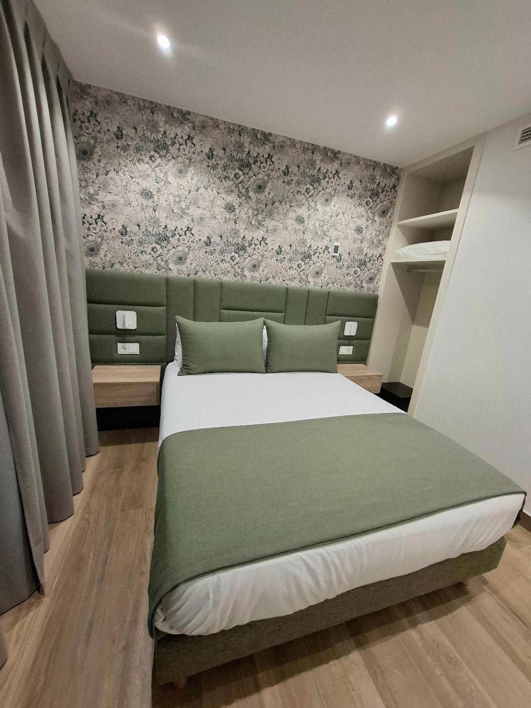 Hostal San Blas Мадрид Екстериор снимка