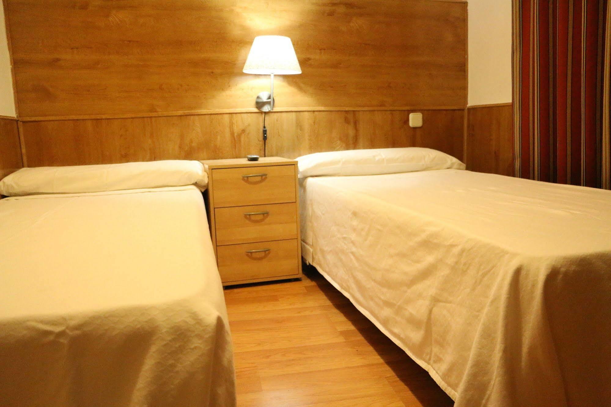 Hostal San Blas Мадрид Екстериор снимка