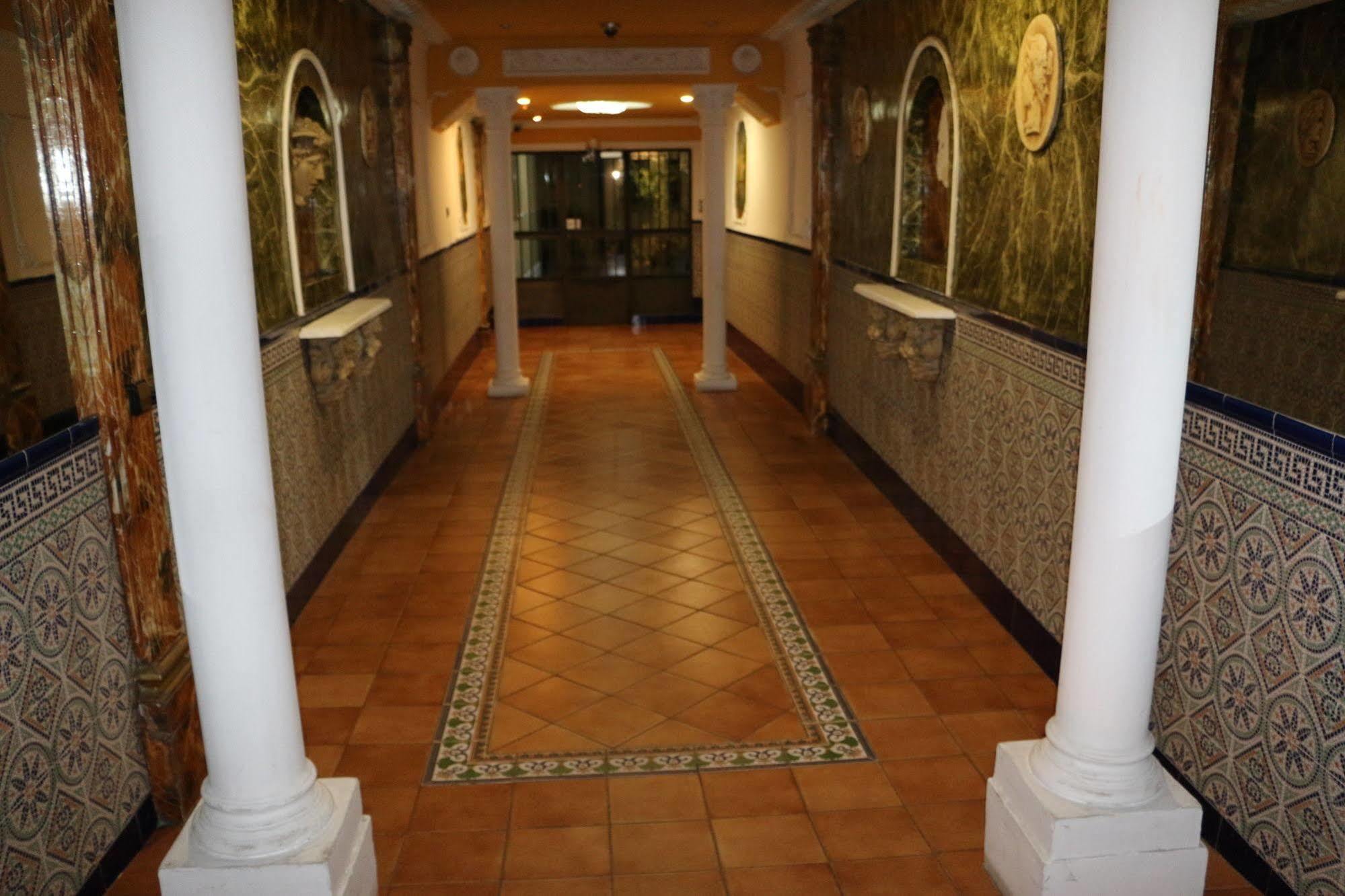 Hostal San Blas Мадрид Екстериор снимка